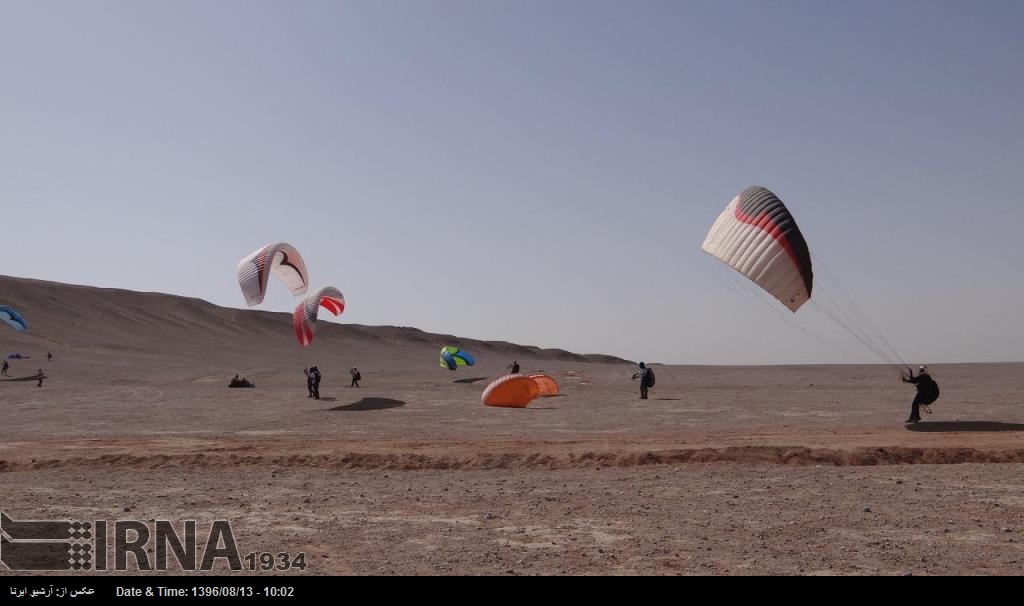 جشنواره پاییزه ورزش های هوایی در یزد