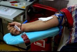 اهواز-ایرنا- اهدای خون برای کمک به آسیب دیدگان زلزله کرمانشاه