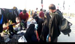 بازار گرم دستفروشان در پل زائر شهر مهران