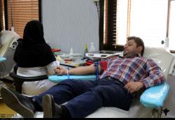 اهواز-ایرنا- اهدای خون برای کمک به آسیب دیدگان زلزله کرمانشاه