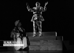 نمایش «آواز قو» در صحنه سالن استاد ناظرزاده کرمانی
