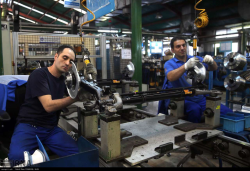 بازدید وزیر کار و رفاه و تامین اجتماعی از کارخانه قطعات خودرو