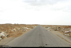 وضعیت نابسامان مسیر روان آب تفت در کوه کاسه حاشیه شهر یزد