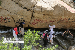 گردشگران تابستانی در گنجنامه همدان